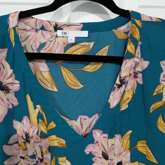 DR2 by Daniel Rainn Teal Floral V-Neck Short Sleeve Blouse in Size 2X - Picture 4 of 8